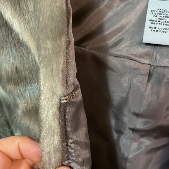 Size medium faux fur capelet - Picture 3 of 4